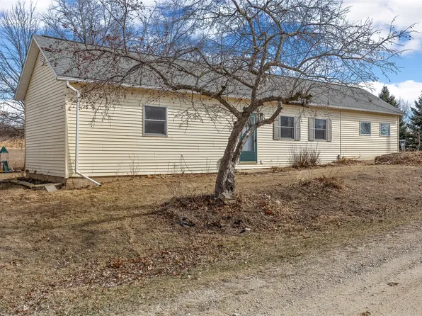 1116 Third Cedar Bluff St, Tipton, IA 52772