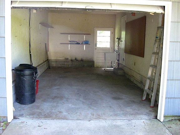 3rd image of 7 Farhills Dr