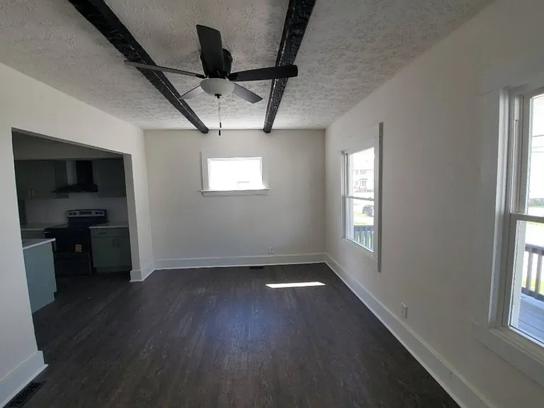 4309 Gifford Ave — Photo 41