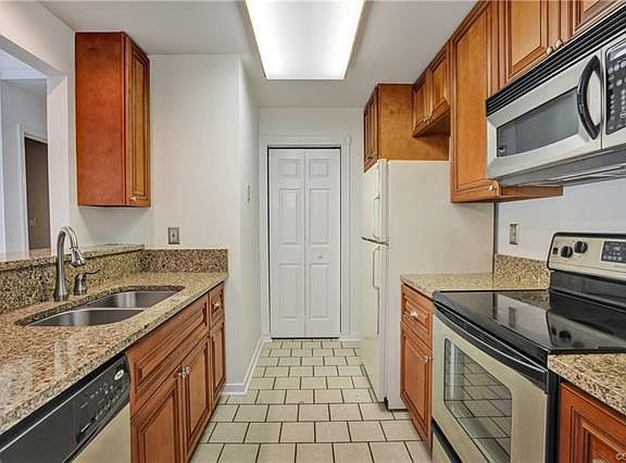 5th image of 4661 Four Seasons Ter Unit E