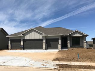 8528 N 168th Ave, Bennington, NE 68007