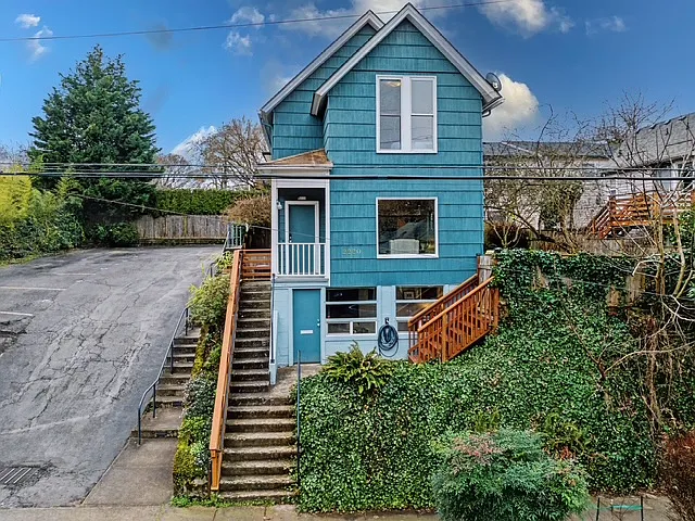 2220 SE Yamhill St — Photo 2