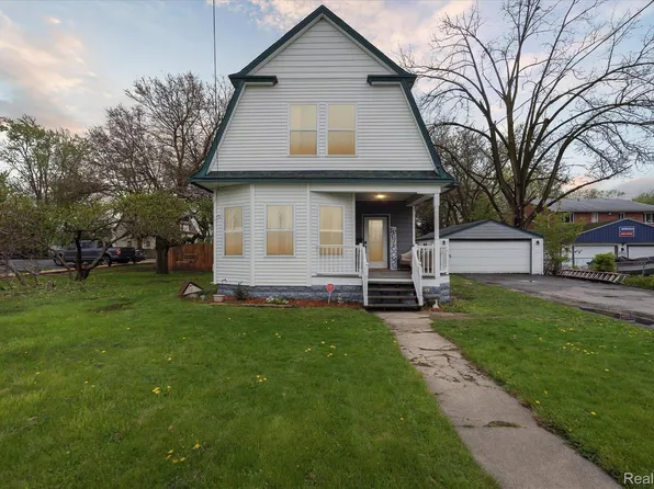 648 Walker St, Mount Morris, MI 48458