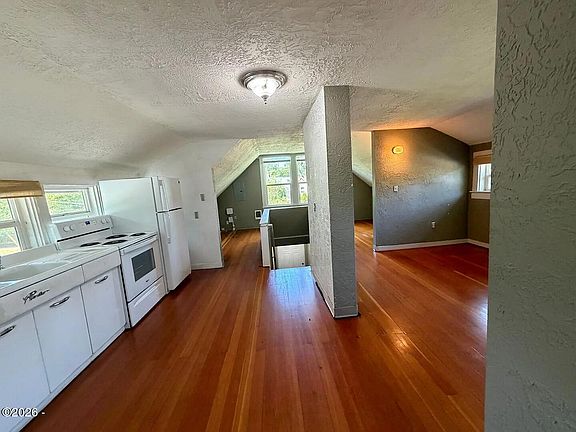 4th image of 8353 N Fox St
