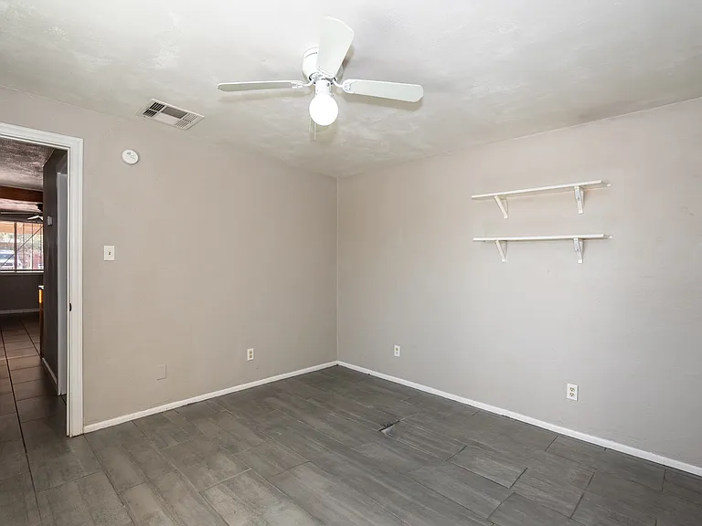 810 E Linden St — Photo 5