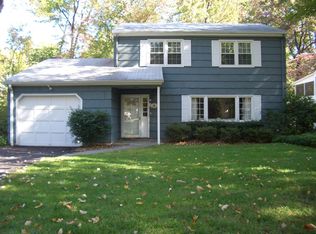 25 Manor Rd, Old Greenwich, CT 06870