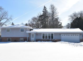 W190N5062 Sunset View Dr, Menomonee Falls, WI 53051