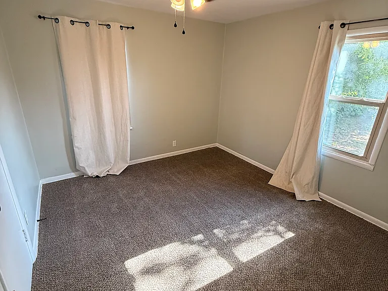 3105 N Lindsay Ave — Photo 6