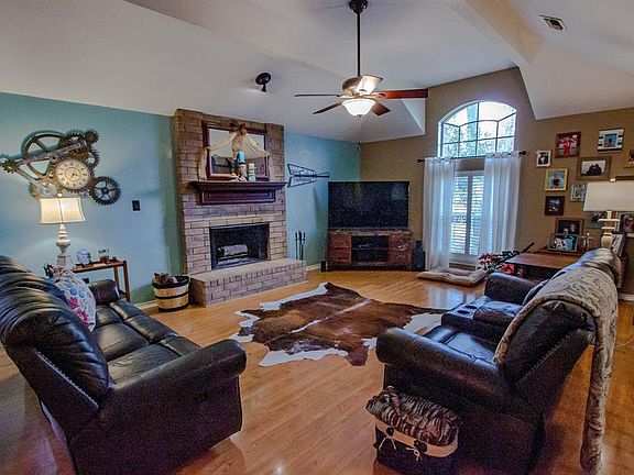 3rd image of 16019 Broadwater Dr