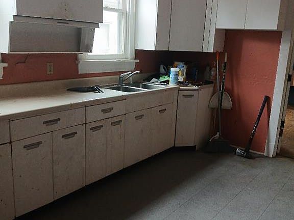 5th image of 1213 Diamond St
