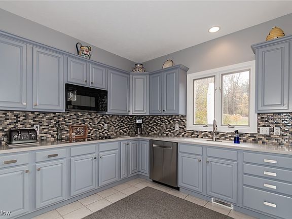 5th image of 8066 Pinehurst Dr