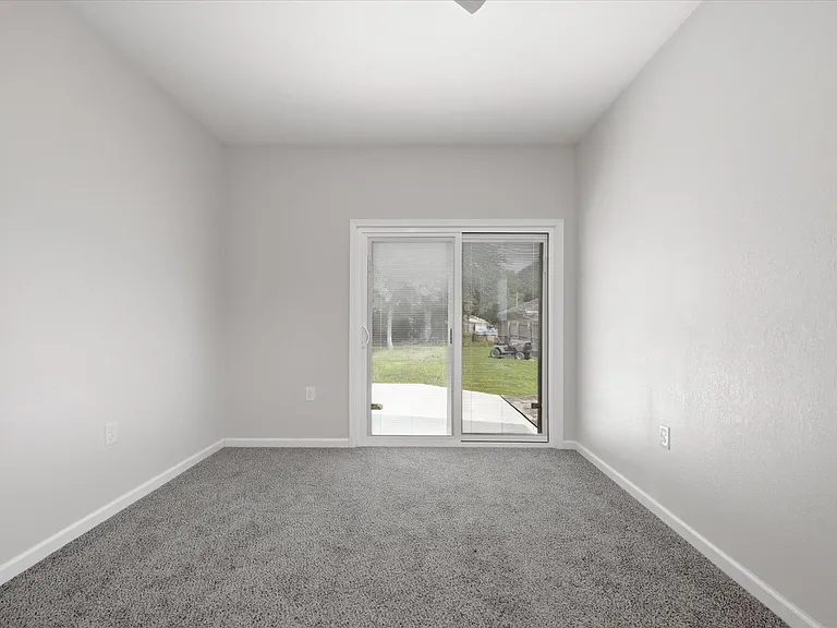 1444 Primrose Ave — Photo 17