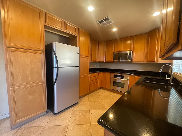 102 W Loma Vista Dr #101 — Photo 6