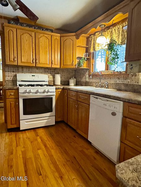 3rd image of 22 Whippoorwill Road