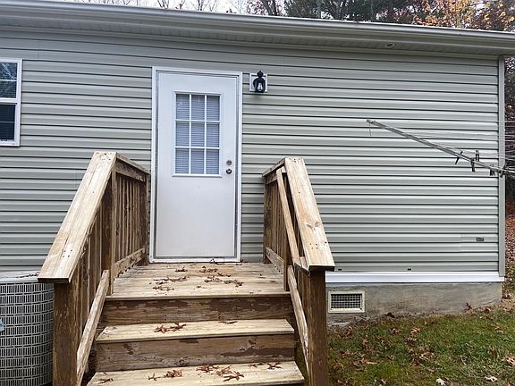 4th image of 83 Dire Wolf Ln