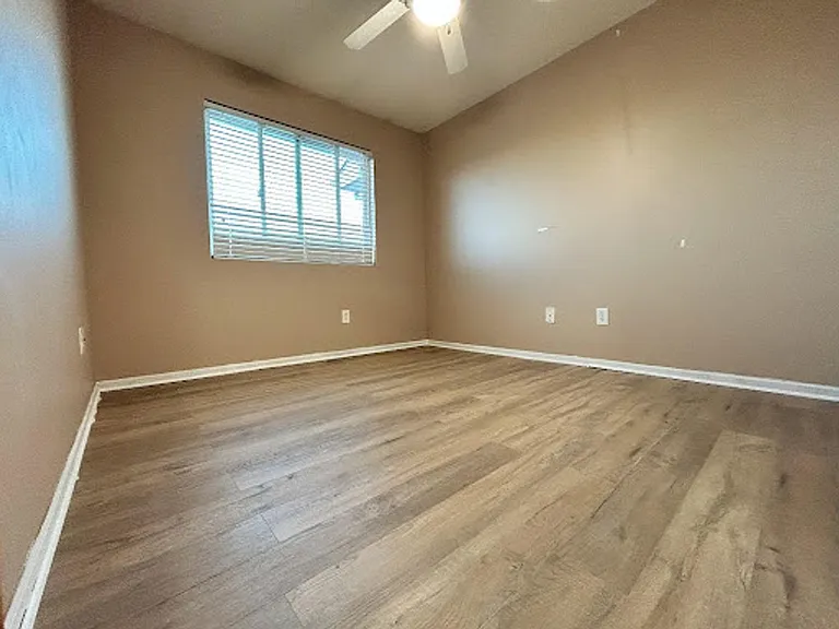 1103 NE 7th Ln — Photo 15