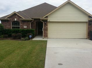 6730 Willow St, Groves, TX 77619