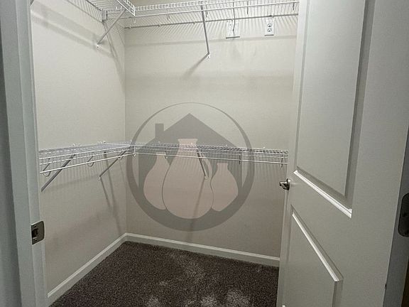 4th image of 621-646 Plymouth Dr NE #301
