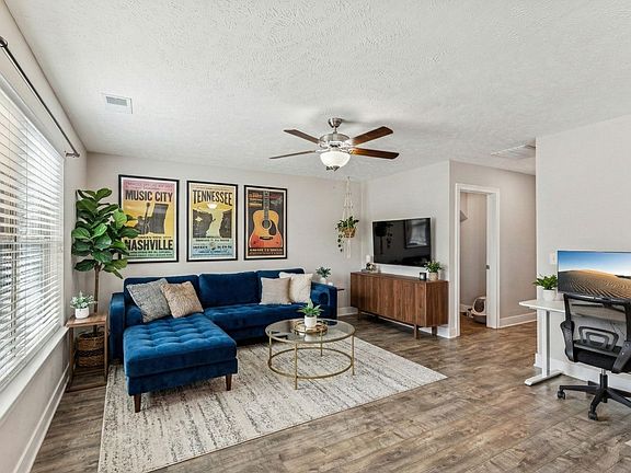 3rd image of 2212 Red Barn Rd