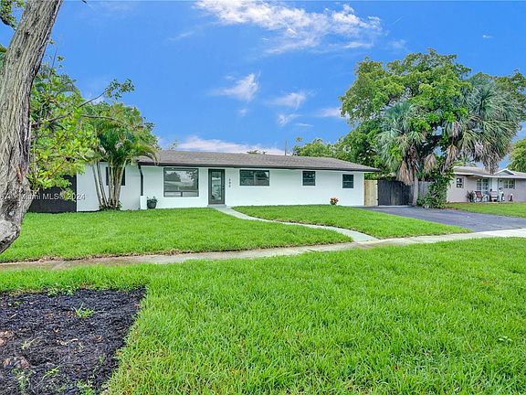 2nd image of 590 NW 38th Pl