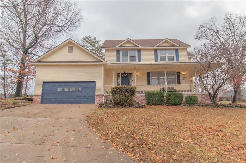 4 bed, 2305 sqft, $2,500 — Photo 2