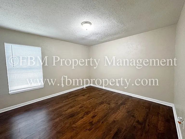 2612 W Sycamore Ave #4 — Photo 5