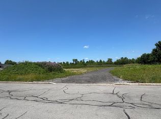 8784 Hearthstone Dr, East Amherst, NY 14051