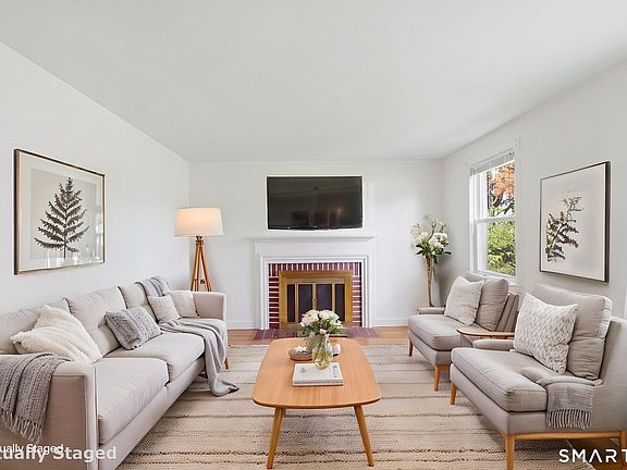 4th image of 281 Deerfield Road