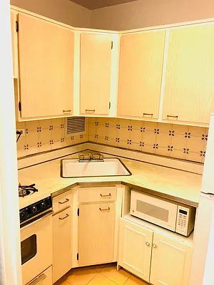 Sold by R New York | media 14