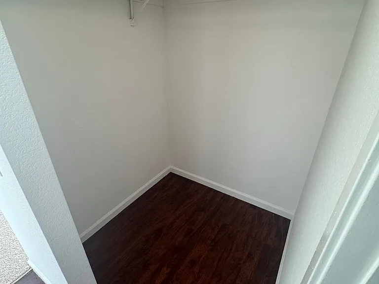 2630 Darwin St — Photo 7