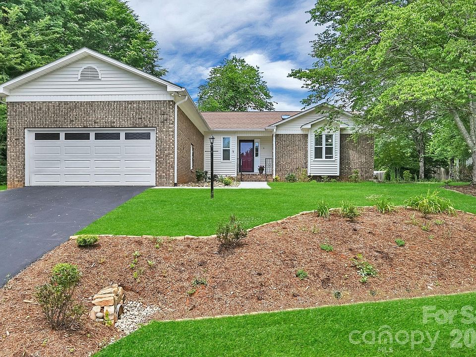 1st image of 31 Saint Andrews Dr