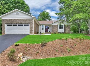 31 Saint Andrews Dr, Etowah, NC 28729