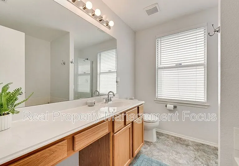 1004 Trickham Dr — Photo 21