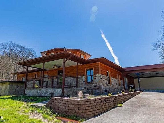 2nd image of 565 Sugar Loaf Rd