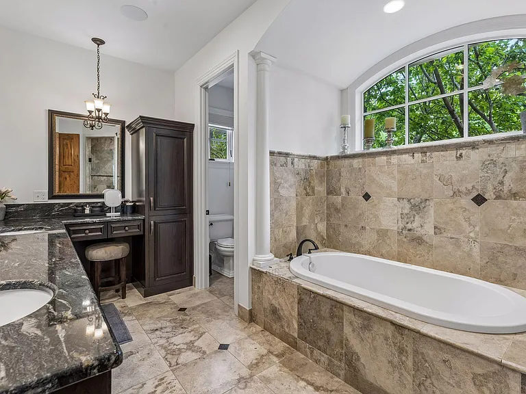 15700 Portico Dr — Photo 28