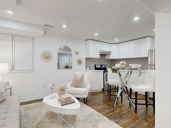3rd image of 1071 Summitview Cres #Basement