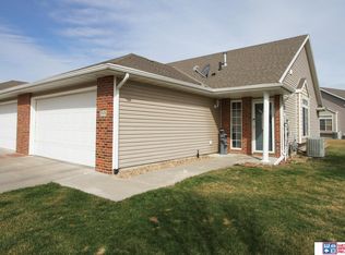 8976 Broken Spoke Dr, Lincoln, NE 68507