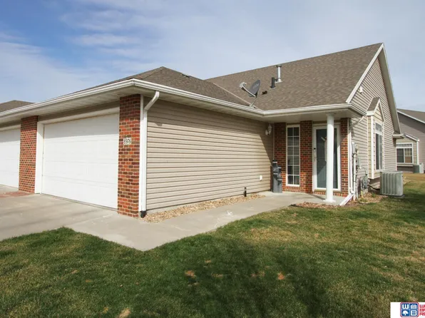 8976 Broken Spoke Dr, Lincoln, NE 68507