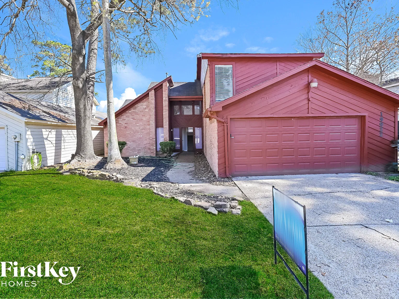 3 bed, 2.5 bath, 2015 sqft, $2,280 — Photo 1