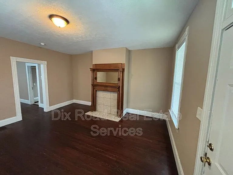 411 Millikin St — Photo 6
