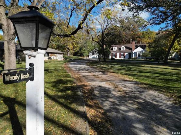 5740 N University St, Peoria, IL 61614