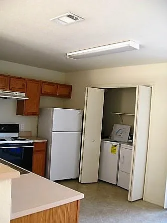 2 bed, 1.5 bath, 950 sqft, $850 — Photo 2