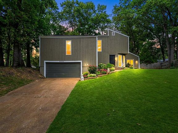 3rd image of 8446 Chippingham Dr