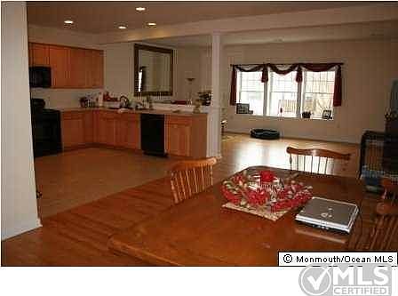 2nd image of 300 Marine Pl #B