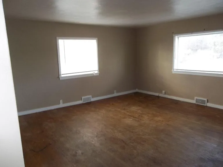1100 E Broomfield St — Photo 4