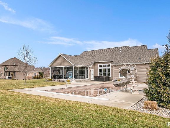 3rd image of 56435 Sylvan Meadows Ln