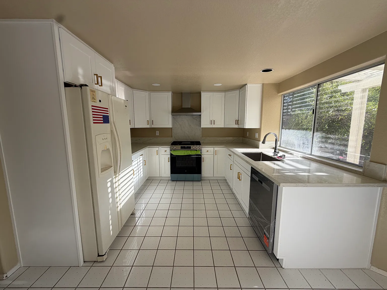 4 bed, 2631 sqft, $5,600 — Photo 4