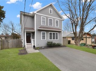 7 King Phillip St, Portsmouth, RI 02871