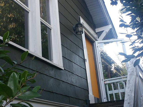 Craftsman Charm on tree lined street;
Heart of Seattle!