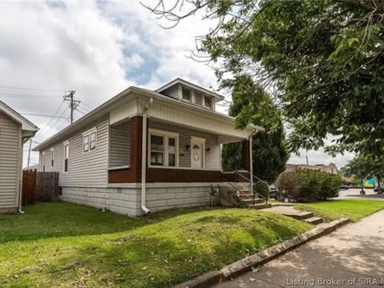 1728 E Spring St — Photo 1